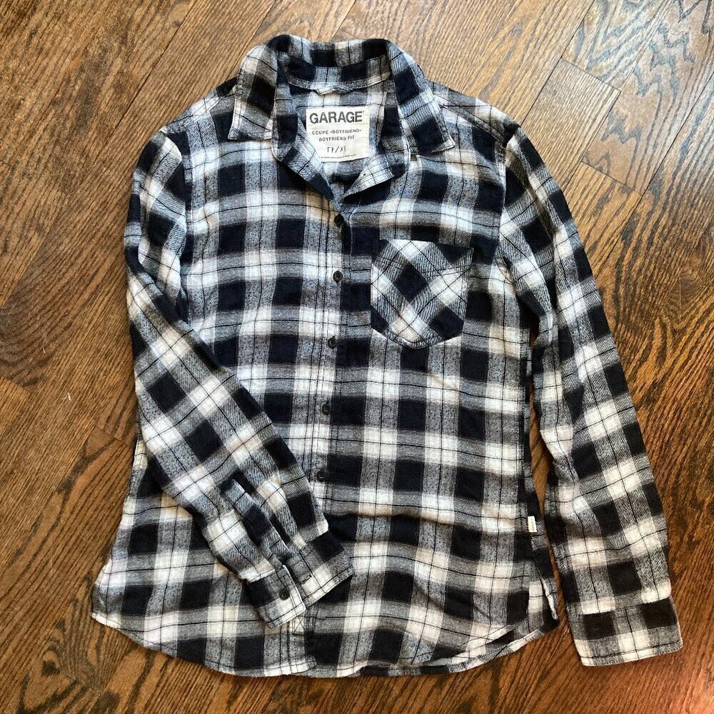 2 for $10 !!!Garage  BOYFRIEND COUPE PLAID FLANNEL SHIRT SIZE XS